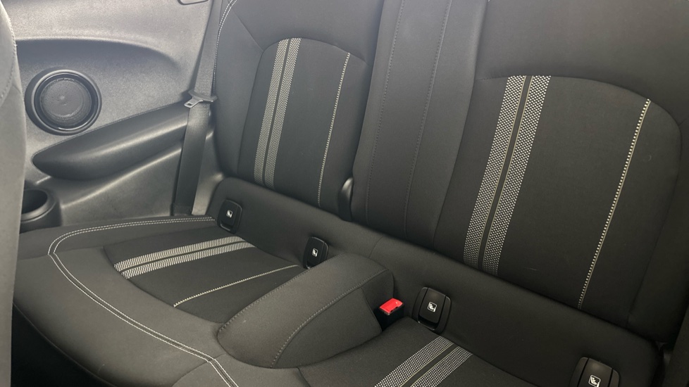 MINI HATCHBACK Image 14