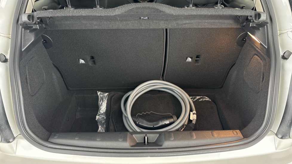 MINI HATCHBACK Image 15