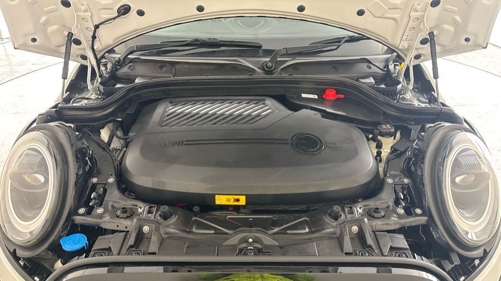 MINI HATCHBACK Image 16