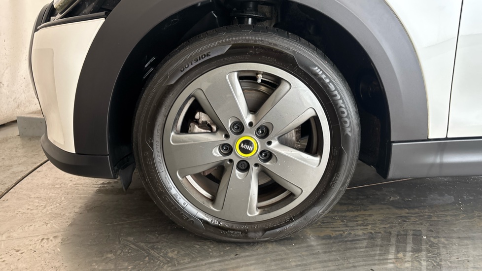 MINI HATCHBACK Image 17