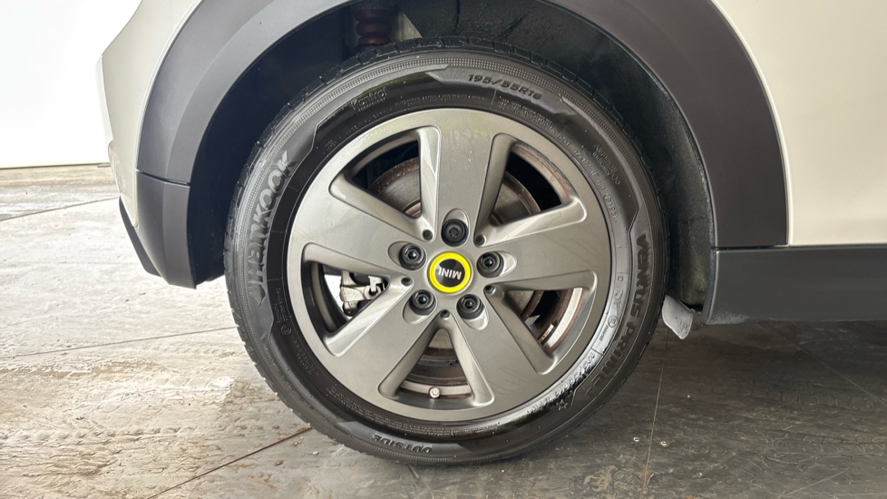 MINI HATCHBACK Image 19