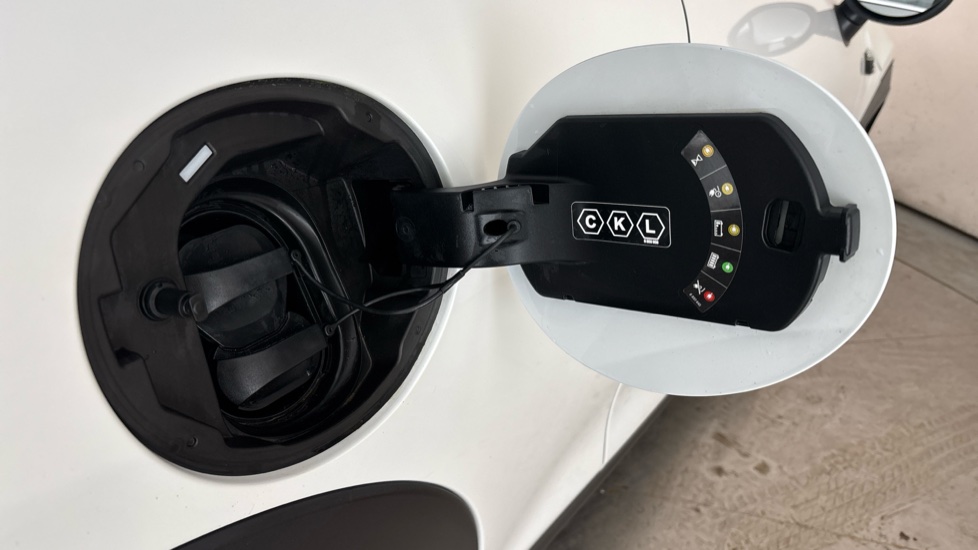 MINI HATCHBACK Image 21