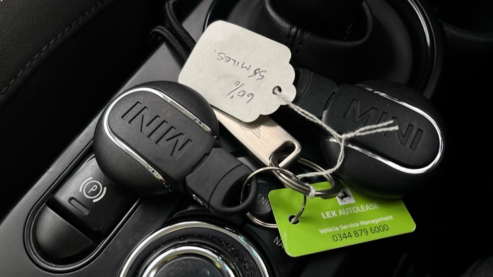 MINI HATCHBACK 2 keys