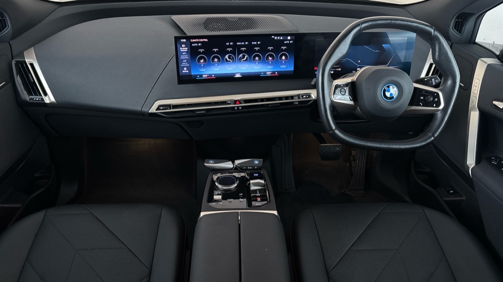 BMW iX Image 11