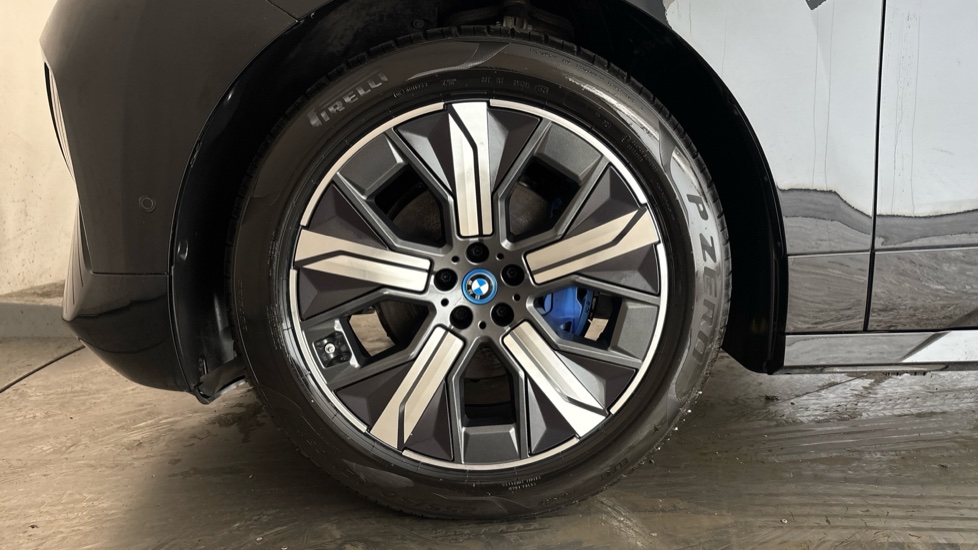 BMW iX Image 17