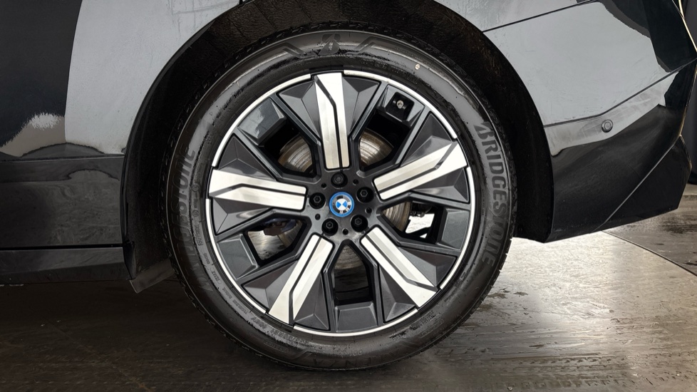 BMW iX Image 18