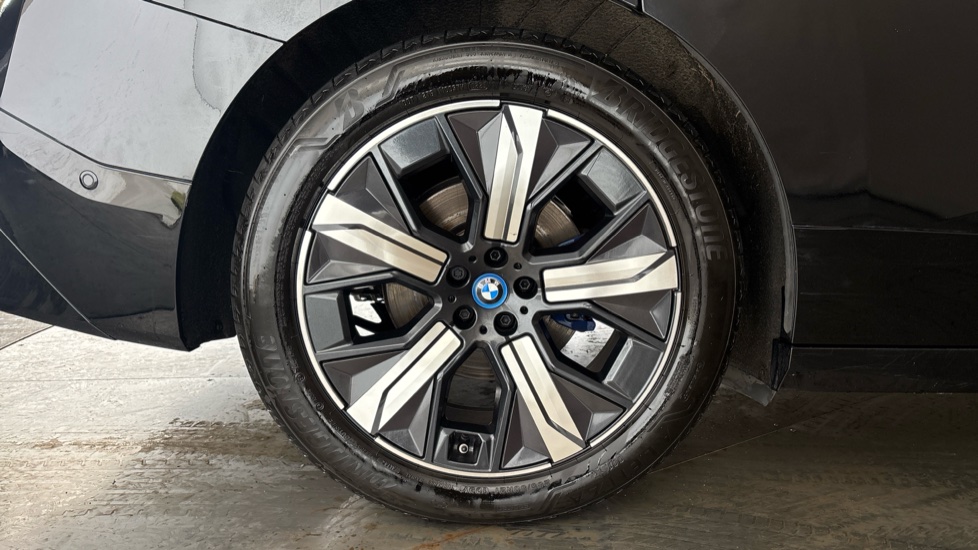 BMW iX Image 19