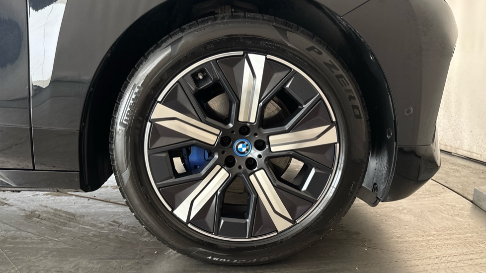 BMW iX Image 20