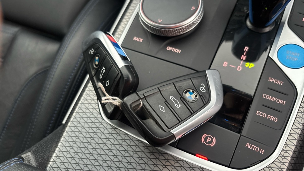BMW Ix3 2 keys available