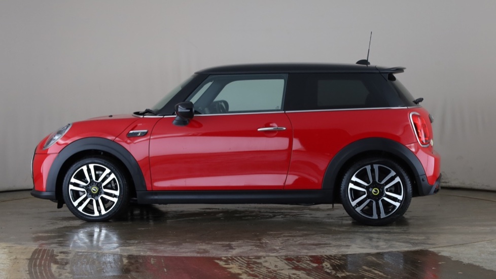 MINI HATCHBACK Image 2