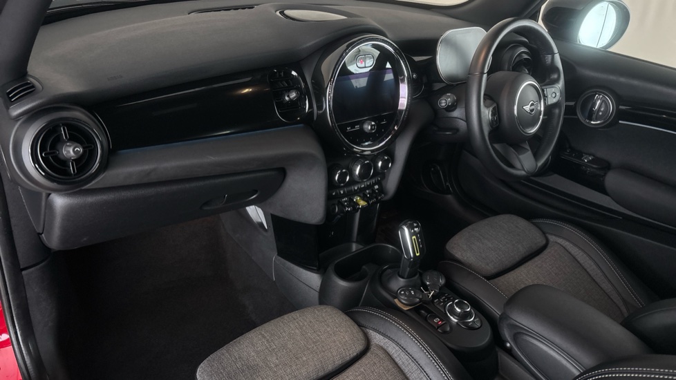 MINI HATCHBACK Image 10