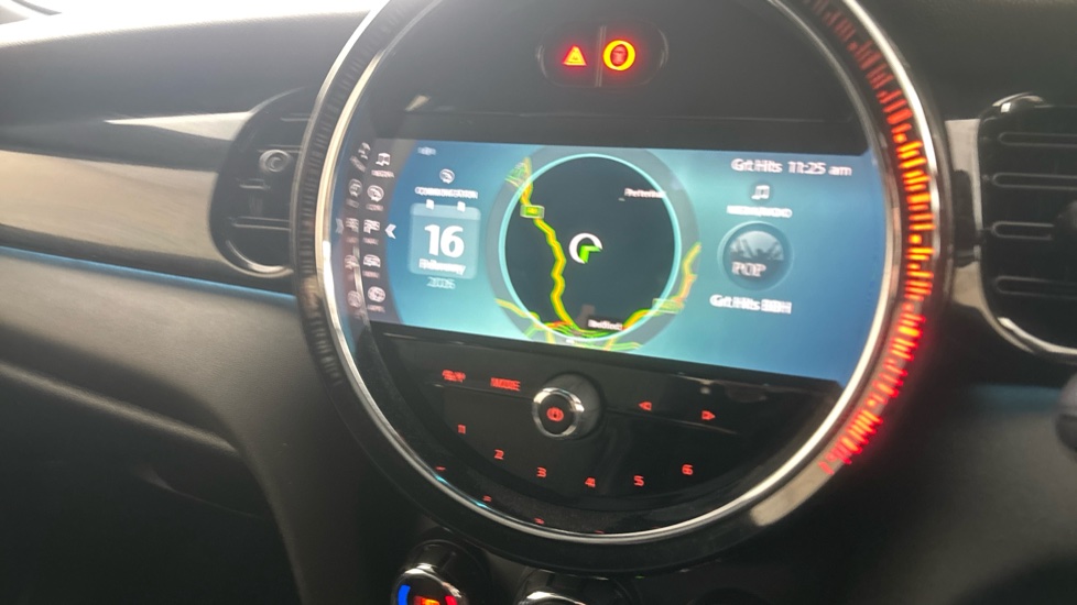 MINI HATCHBACK Image 12