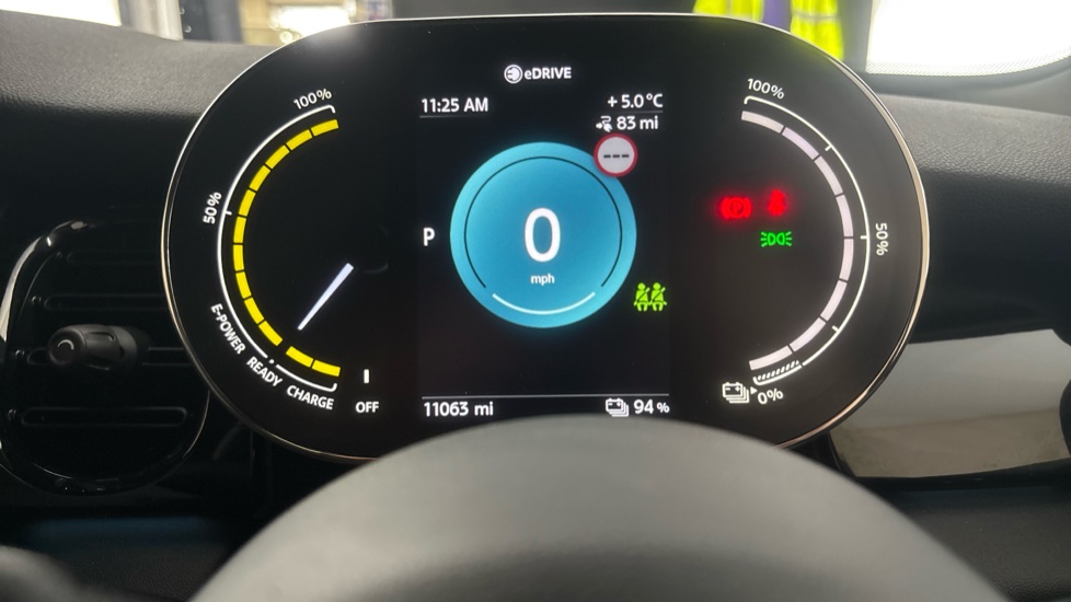 MINI HATCHBACK Image 13