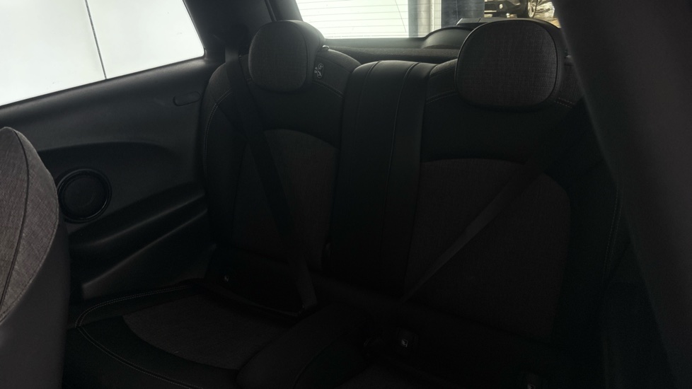 MINI HATCHBACK Image 14