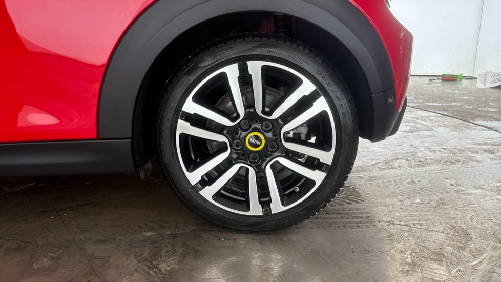 MINI HATCHBACK Image 18