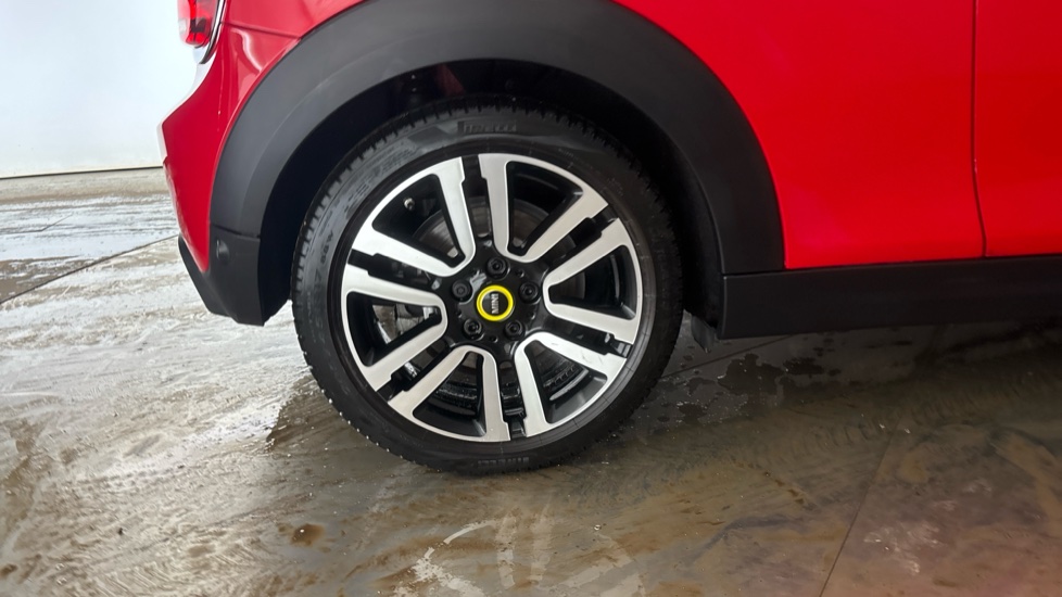 MINI HATCHBACK Image 19