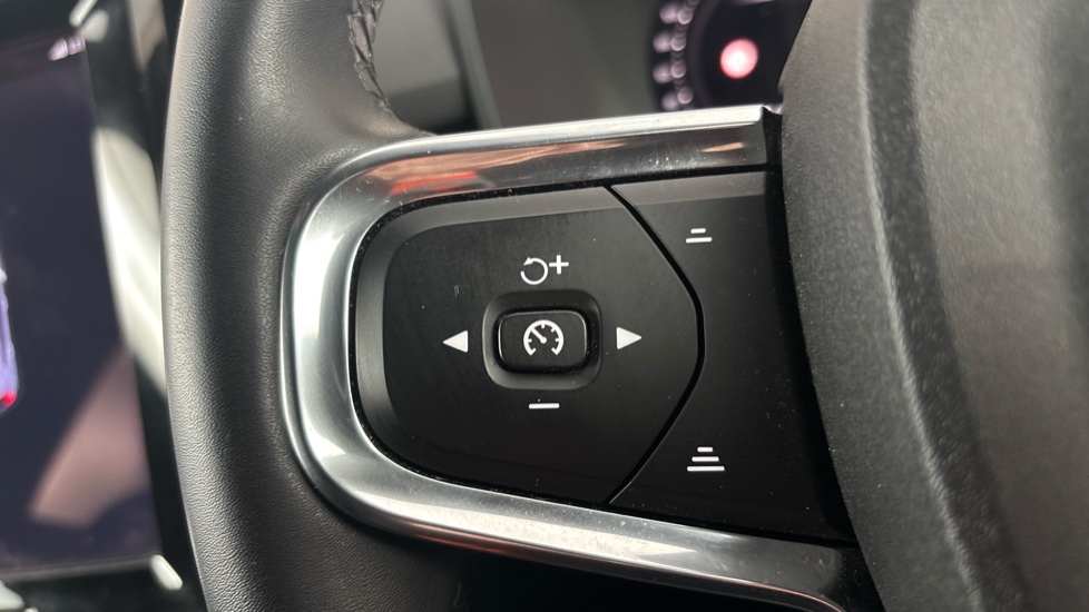 VOLVO XC40 Cruise control
