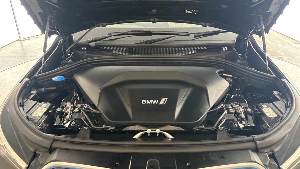BMW iX1 Image 16