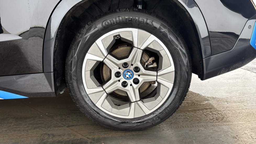 BMW iX1 Image 18