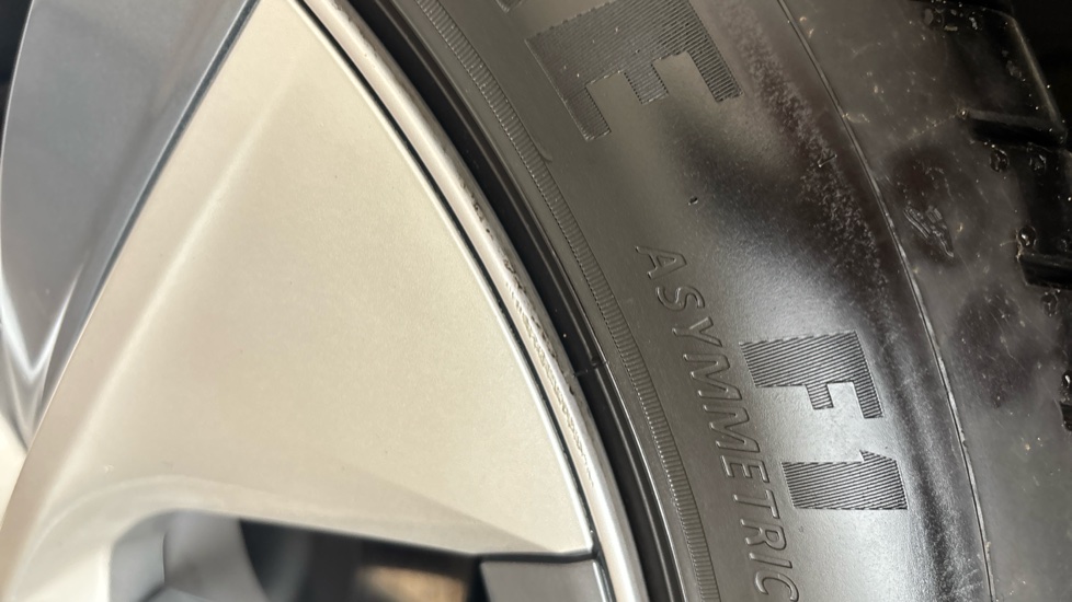TESLA MODEL Y scuff