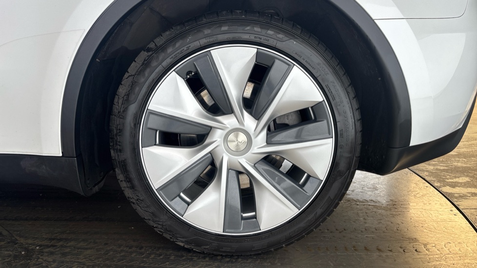 TESLA MODEL Y Image 18