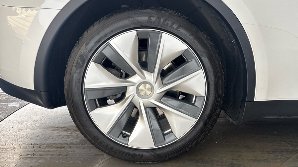 TESLA MODEL Y Image 19