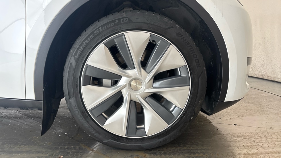 TESLA MODEL Y Image 20