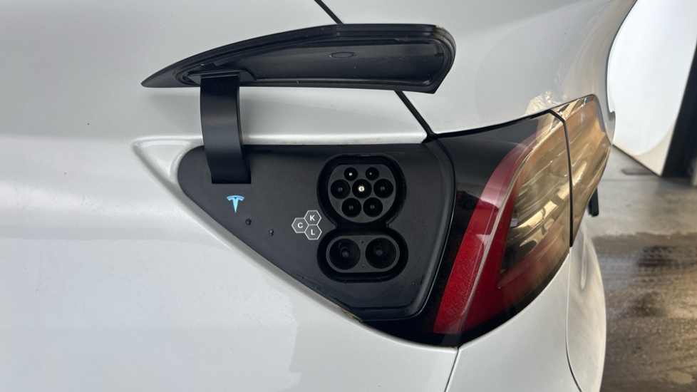 TESLA MODEL Y Image 21