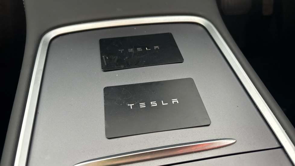 TESLA MODEL Y 2 keys available