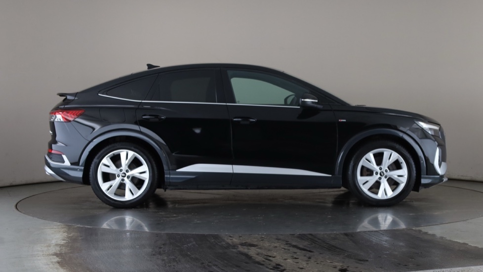 AUDI Q4 Image 6
