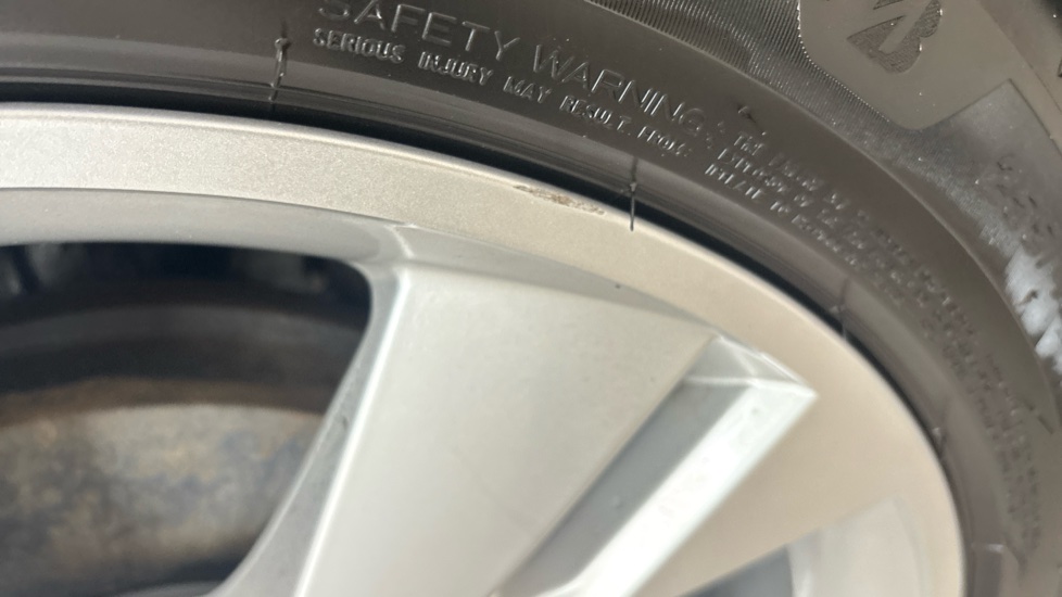 AUDI Q4 scuff
