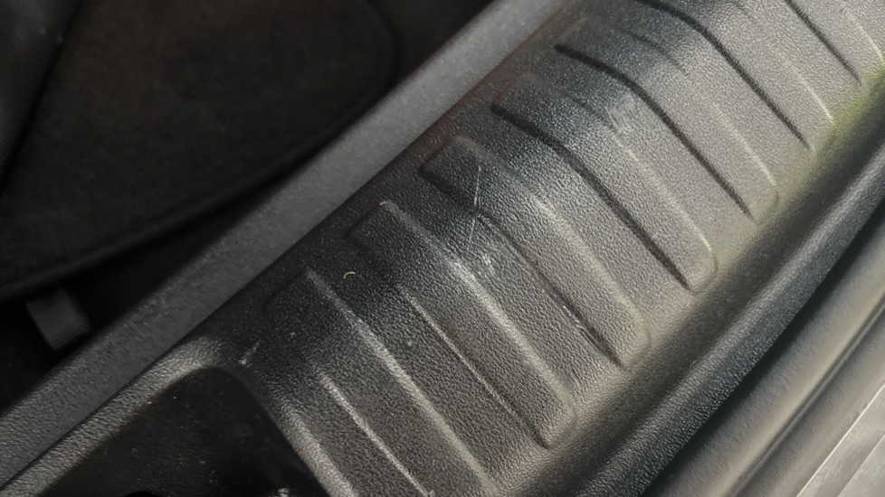 AUDI Q4 scratches