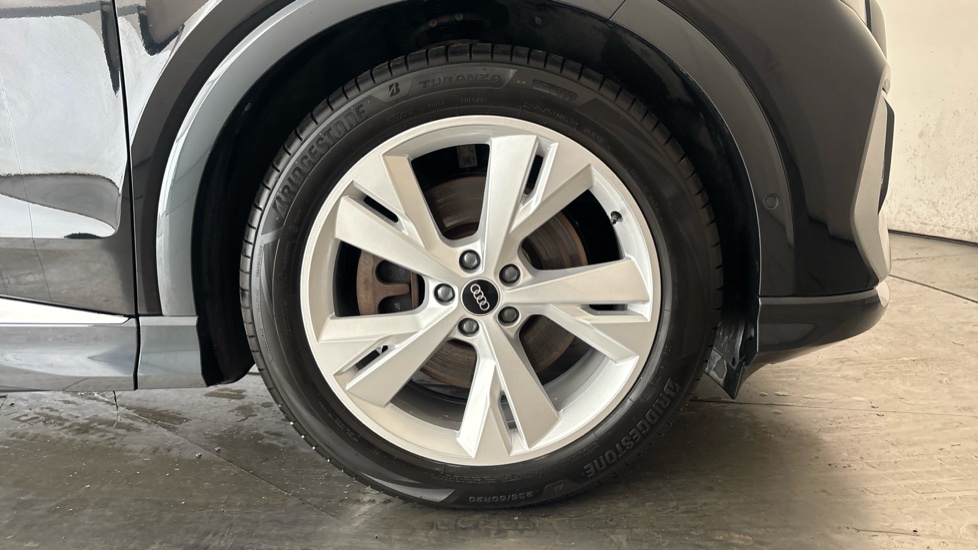 AUDI Q4 Image 20