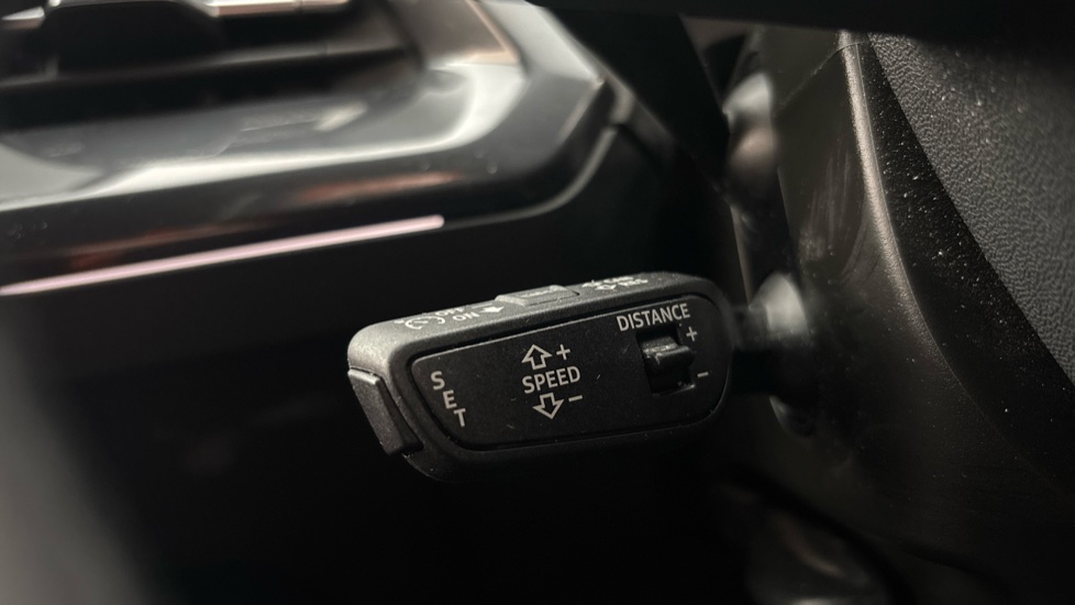 AUDI Q4 cruise control