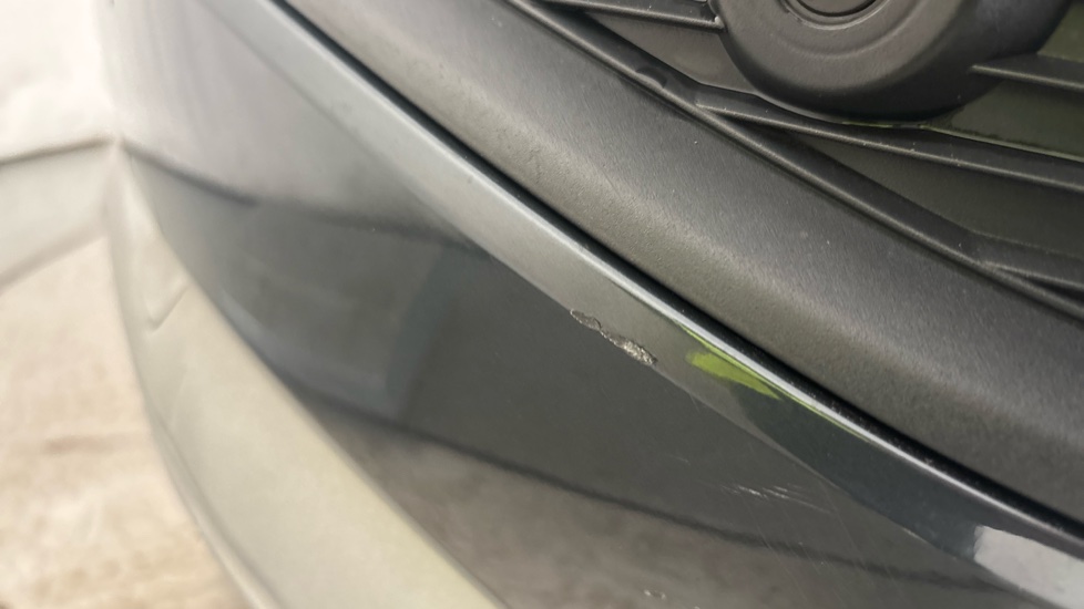 AUDI Q4 Scuff