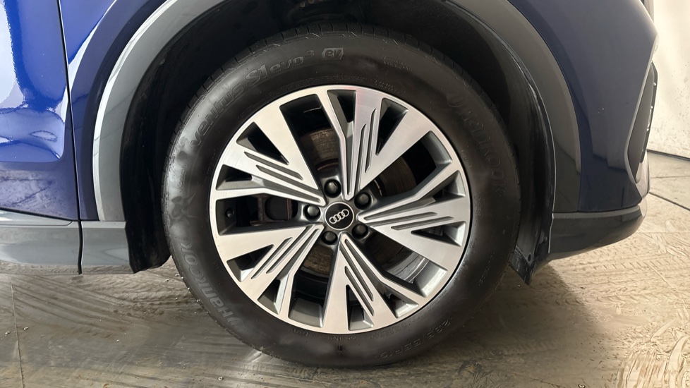 AUDI Q4 Image 20
