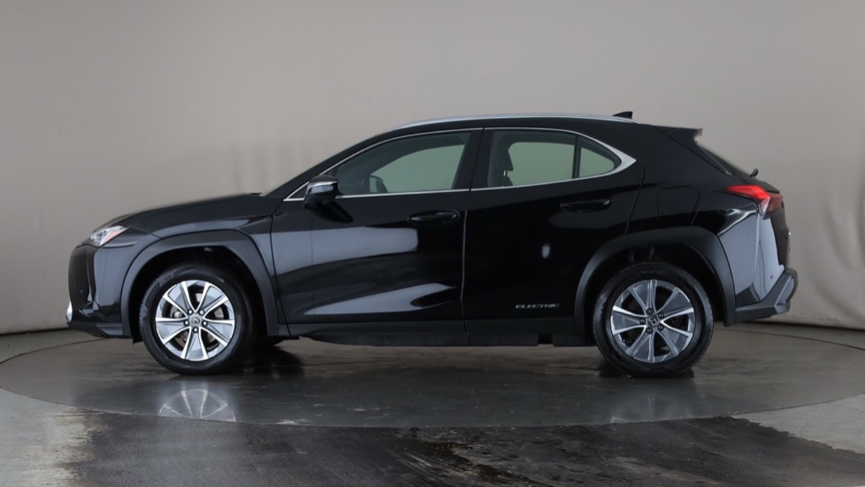 LEXUS UX Image 2