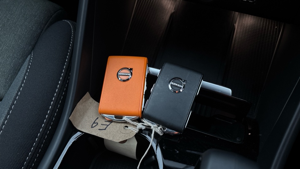 VOLVO XC40 2 keys available