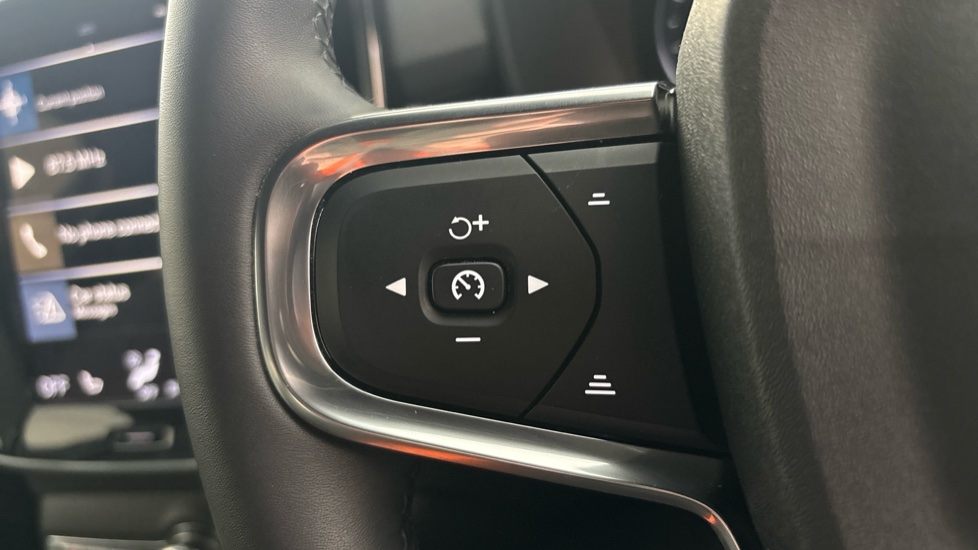 VOLVO XC40 Cruise control