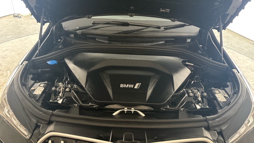 BMW iX1 Image 16