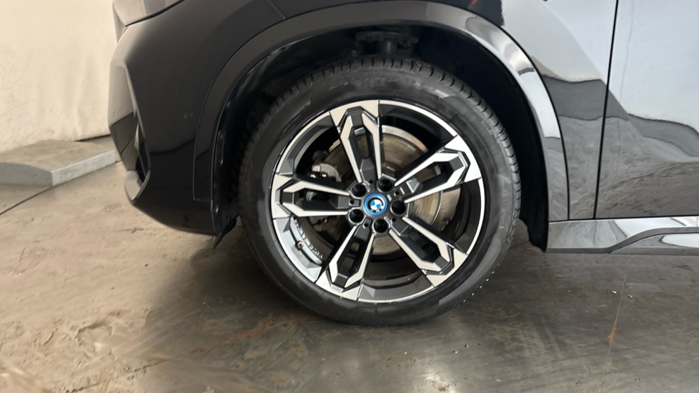 BMW iX1 Image 17