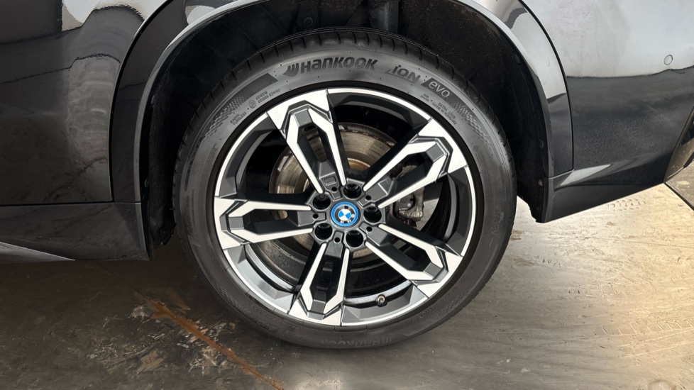 BMW iX1 Image 18