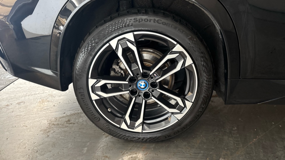 BMW iX1 Image 19