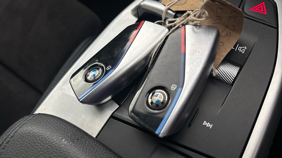 BMW iX1 2 keys