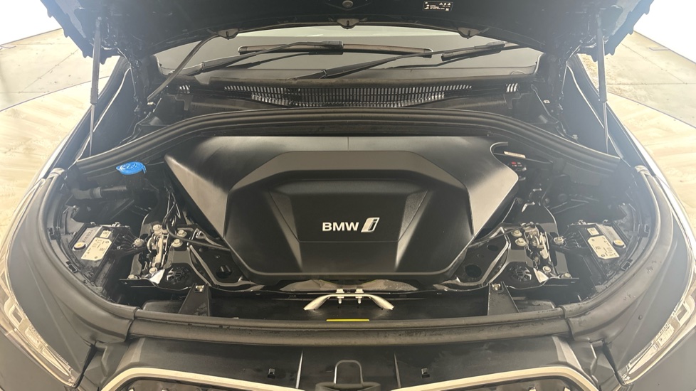 BMW iX1 Image 16