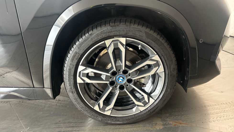 BMW iX1 Image 20