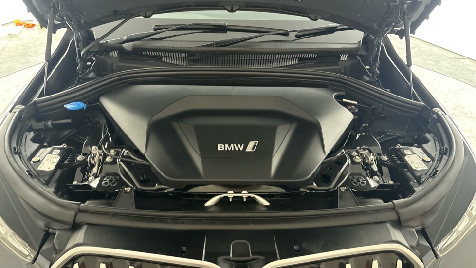 BMW iX1 Image 16