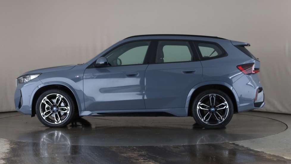 BMW iX1 Image 2