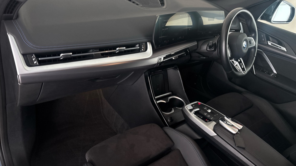 BMW iX1 Image 10