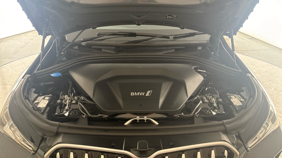 BMW iX1 Image 16